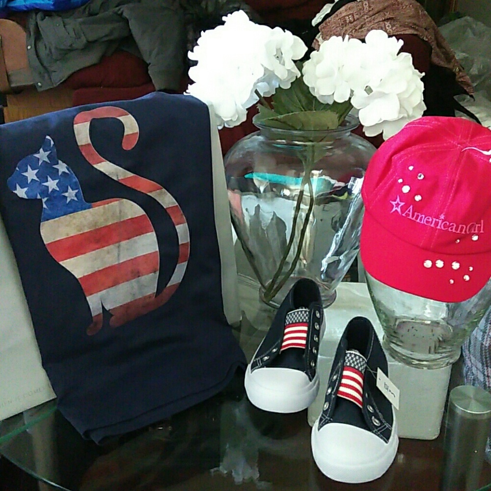T-shirt,shoes and baseball cap